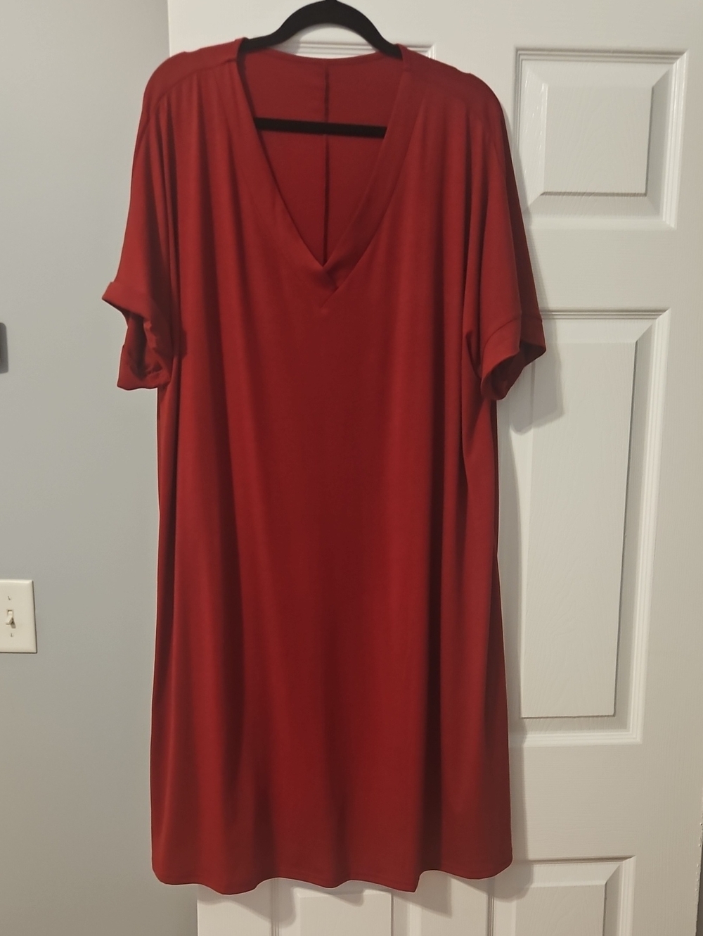 V-Neck Short Sleeve Shift Dress in Rich Brick Red